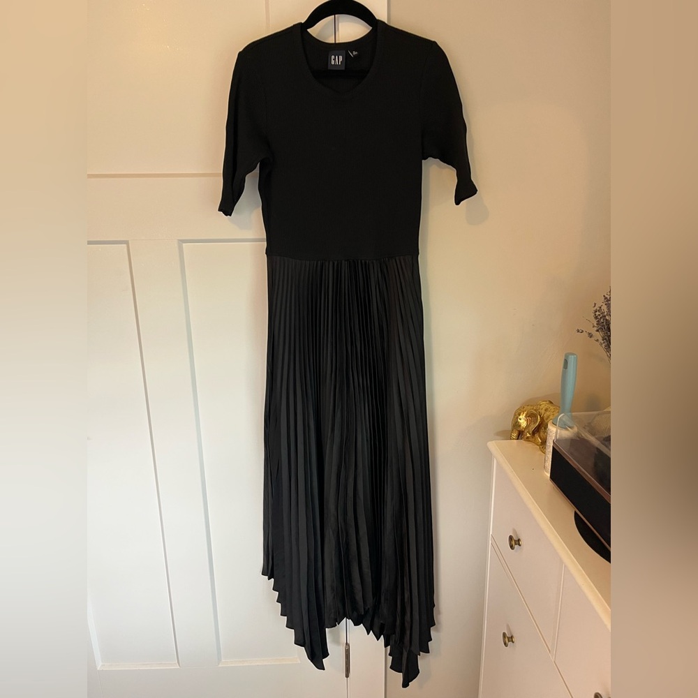 GAP Classic Black Midi Dress